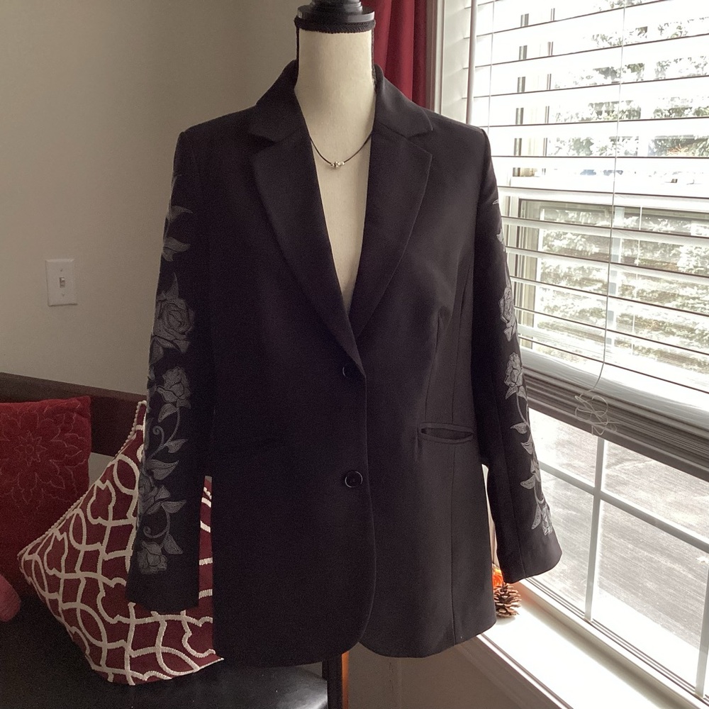EUC dg2 dianne gilmann unique blazer
